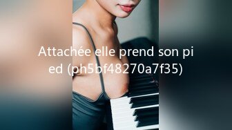 Attachée elle prend son pied (ph5bf48270a7f35)